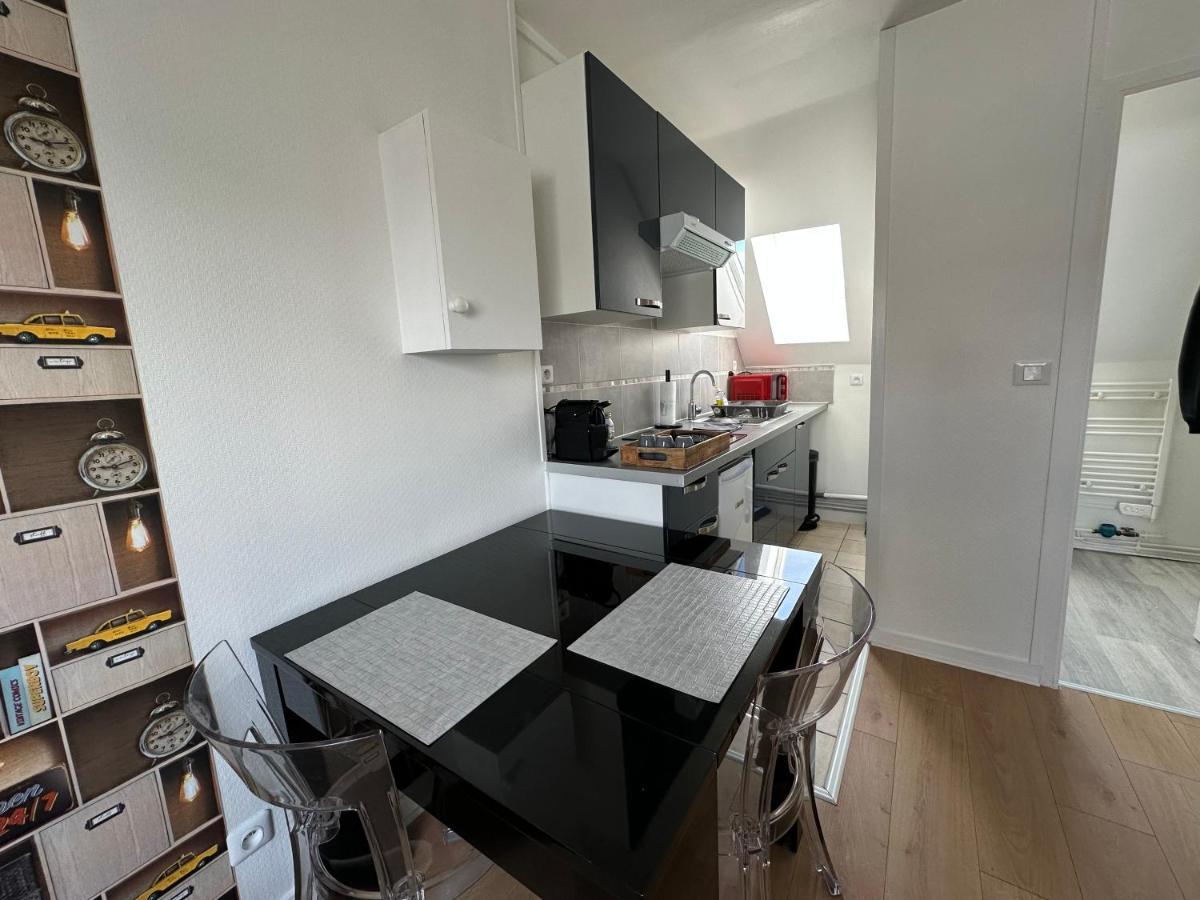 Appartement Au Centre Ville De Sens Buitenkant foto
